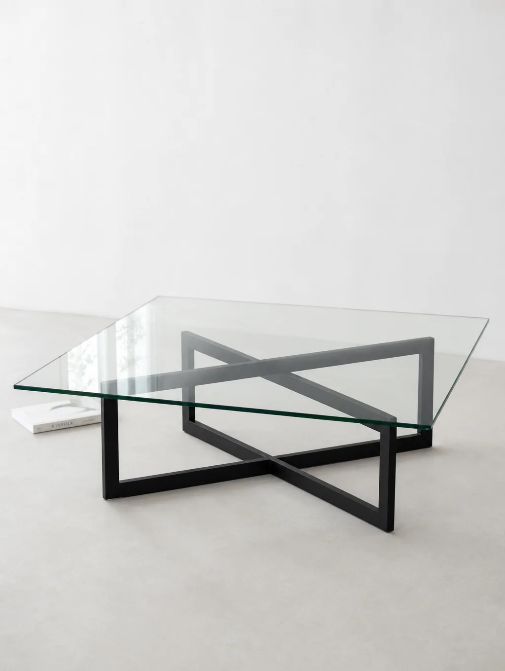 Eikenhouten salontafel met zwart stalen onderstel